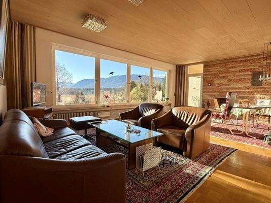 Helles Wohnzimmer mit Traumblick