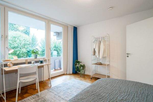 Fensterfront im Schlafzimmer