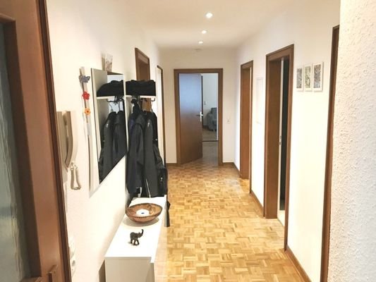 Diele vor Sanierung.jpg