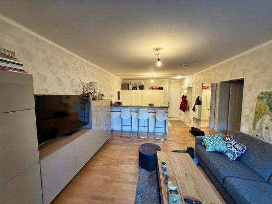 Wohnbereich mit Blick Richtung Küche