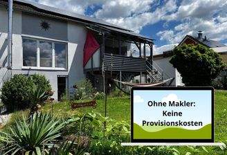 Vorderer Garten mit Balkon