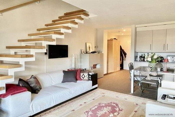 Wohnbereich mit Aufgang zur Galerie