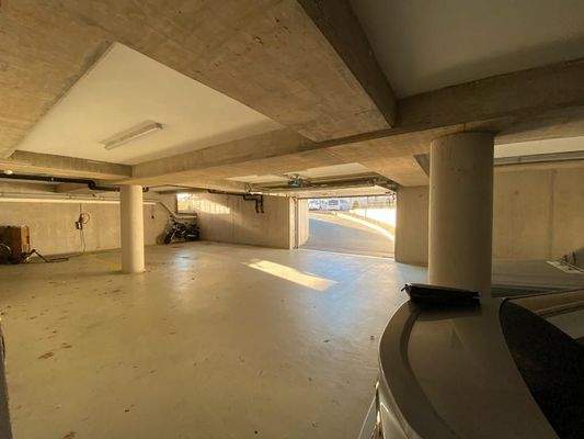 Luxuswohnung, 3 ZKB, großer Balkon, Tiefgarage in 