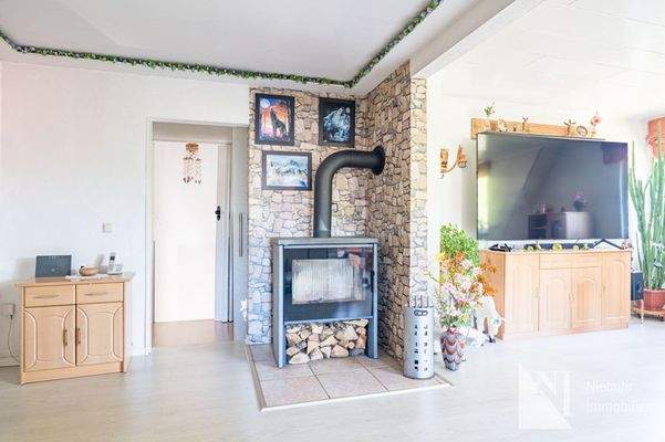 Flur mit Kaminofen im DG