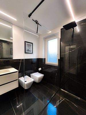 Badezimmer  im zweiten Stock.jpeg