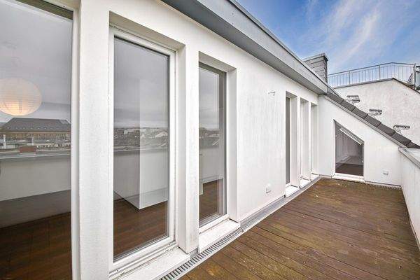 Level 2: Roof loggia