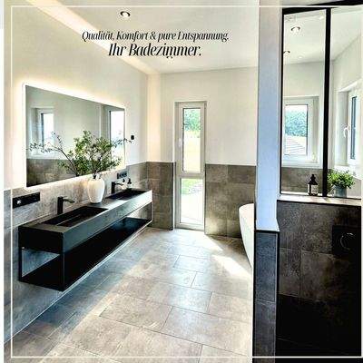 Helles geräumiges Badezimmer