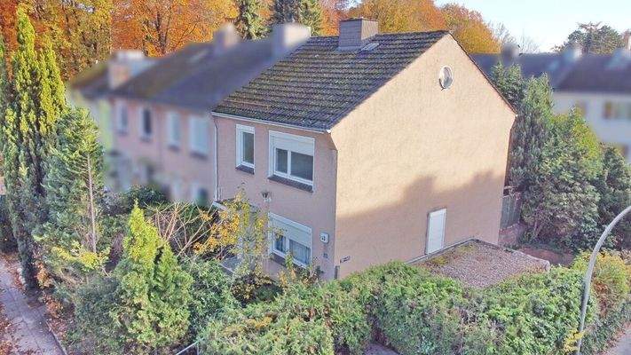 Keybild_Drohne Hausansicht Vorderseite