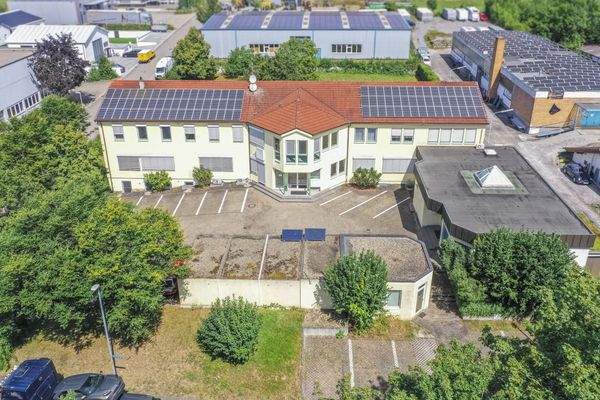 Ansicht Haupt- und Nebengebäude