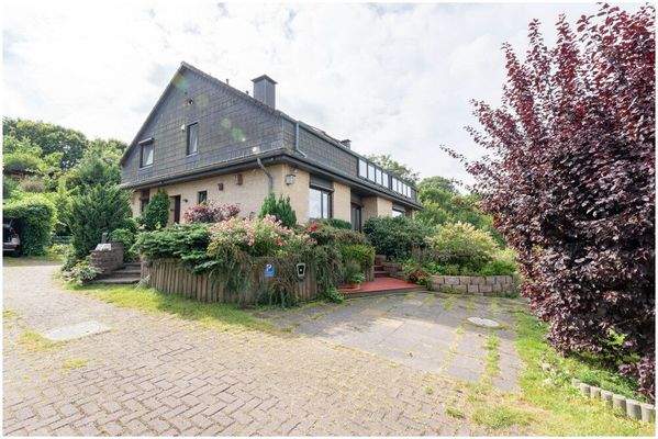 Frontansicht u. Stellplätze