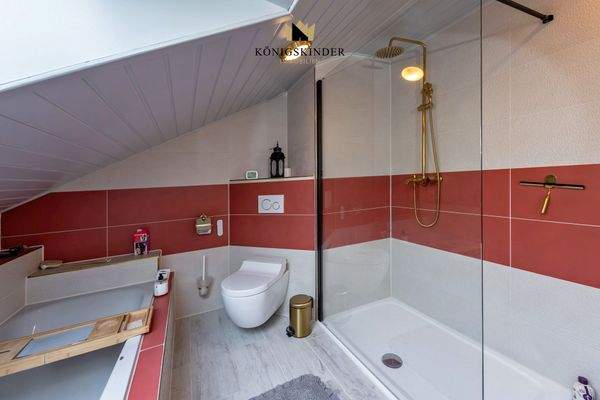 ...mit Wanne und Dusche