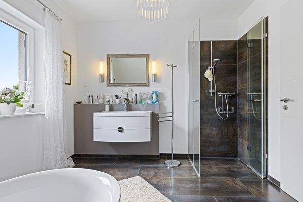 ...und ebenerdiger Dusche