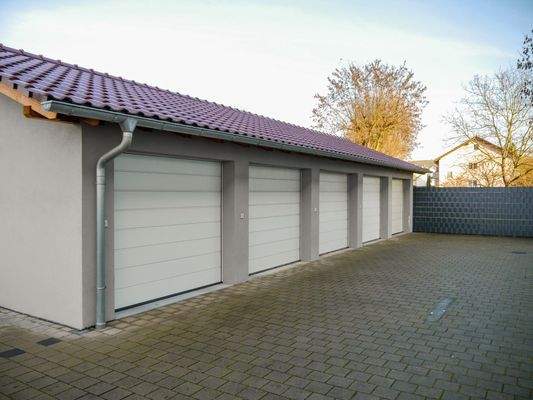 Garage (ganz rechts)