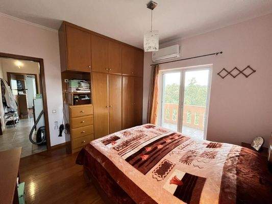 MIT VIDEO: Kreta, Neo Chorio: Zwei- Apartmentshaus zu verkaufen