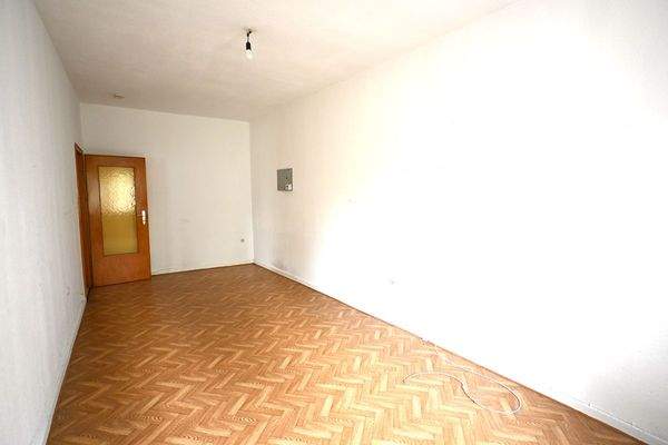 Wohn-/Schlafzimmer im EG