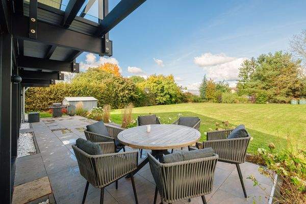 Terrasse mit Gartenblick