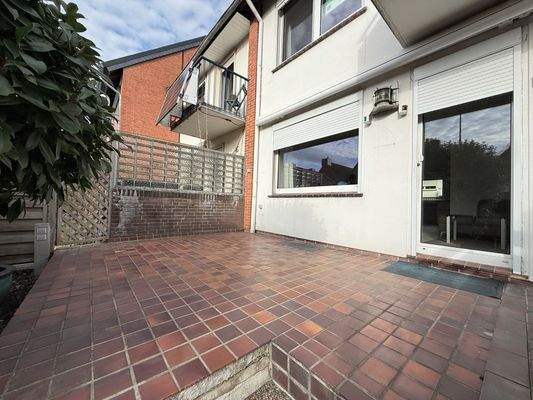 Rückseite mit Terrasse