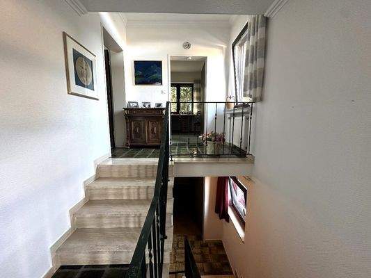 Treppe zum Obergeschoss