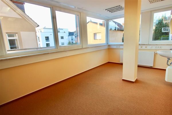 Behandlung/Büro