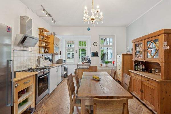 Große Wohnküche mit Essbereich