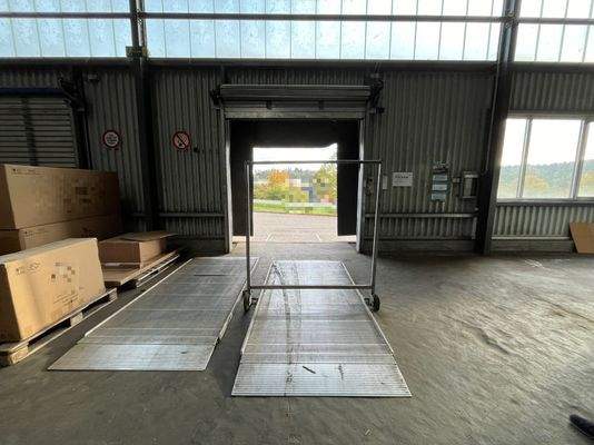 LKW-Rampe innen, Tor geöffnet