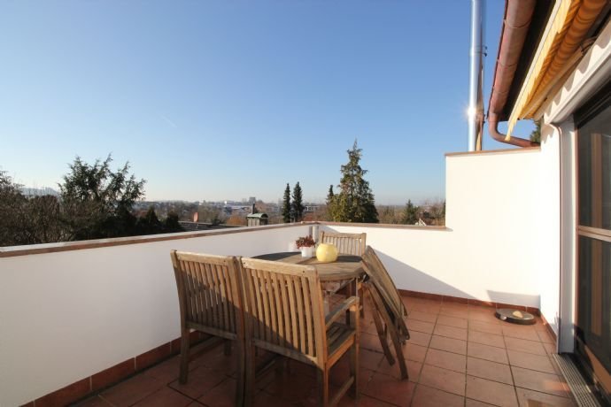 Freistehendes Einfamilienhaus mit Sonnenbalkon und herrlicher Aussicht