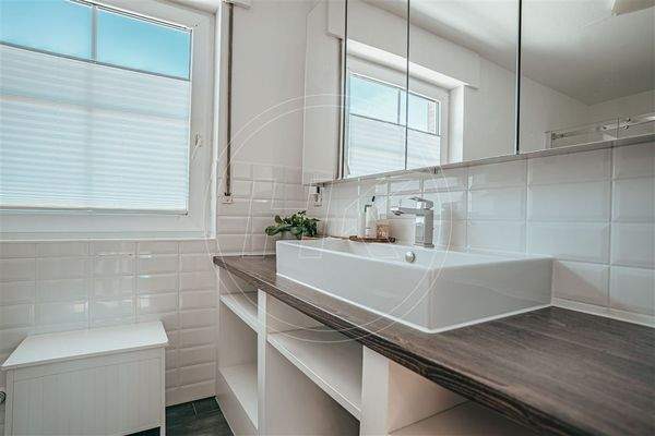 Modernisiertes Tageslichtbad