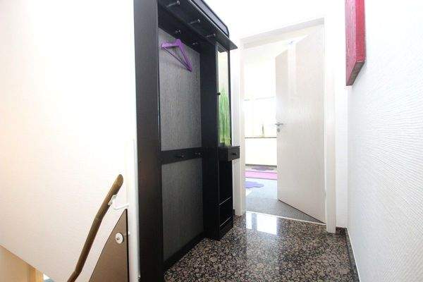 Der Flur im DG mit Garderobe