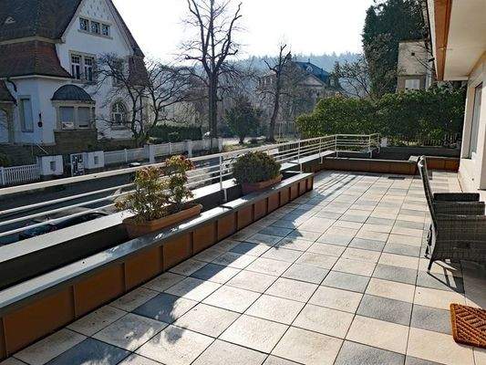 großzügige Terrasse