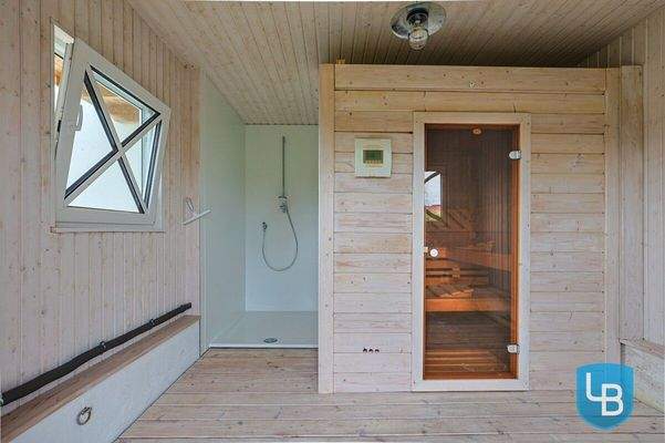 Sauna und Dusche im Nebengebäude