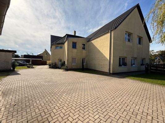 WhatsApp Image 2025-09-24 at 12.37.00 (1)