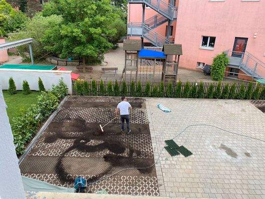 Parkplatz hinterm Haus