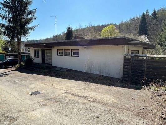 Vorderansicht von rechts