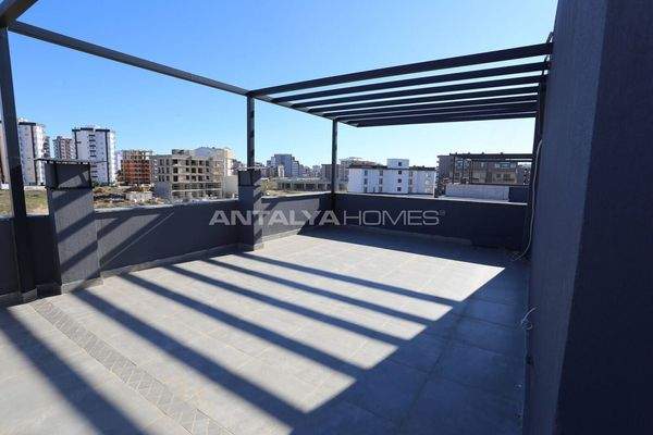 Building with High Rental Income Potential in Antalya Altintas