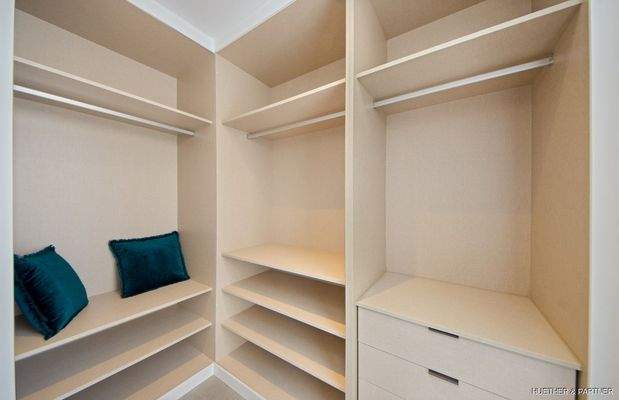 begehbarer Kleiderschrank