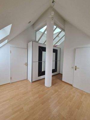 Schlafzimmer mit Zugang zum Bad