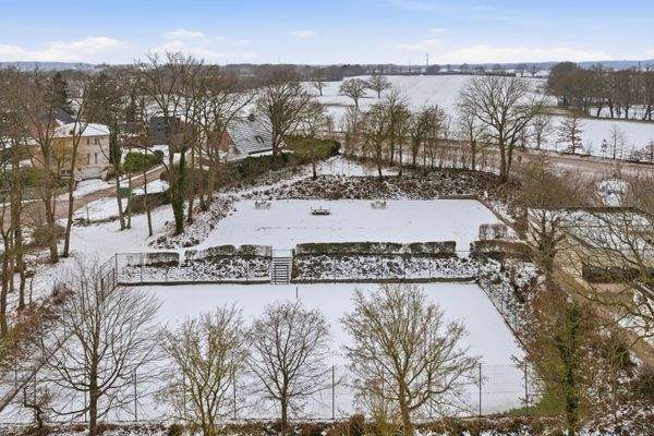 Tennis- und Basketballplatz direkt vor der Haustür
