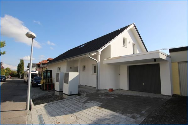 Haus-Eingang / Garage