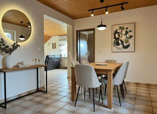 Diele/Essbereich (Möbel KI generiert)