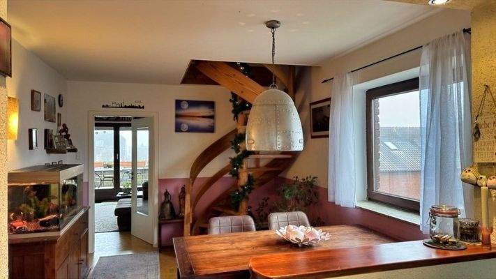 Essbereich mit Treppe