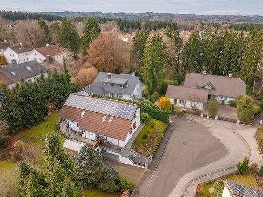 Großzügiges Wohnhaus mit Garten, Wintergarten & PV – ruhig gelegenes Raumwunder