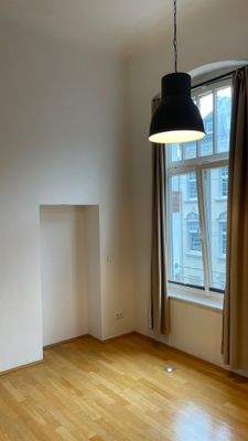 Wohn-Esszimmer mit Möglichkeit für Einbauregal.jpg