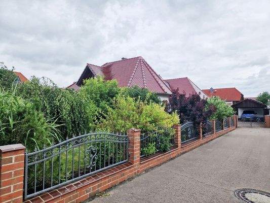 Straßenseitige Ansicht