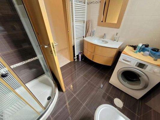 Kreta, Argouli: Zweistöckiges Haus mit Keller zu verkaufen