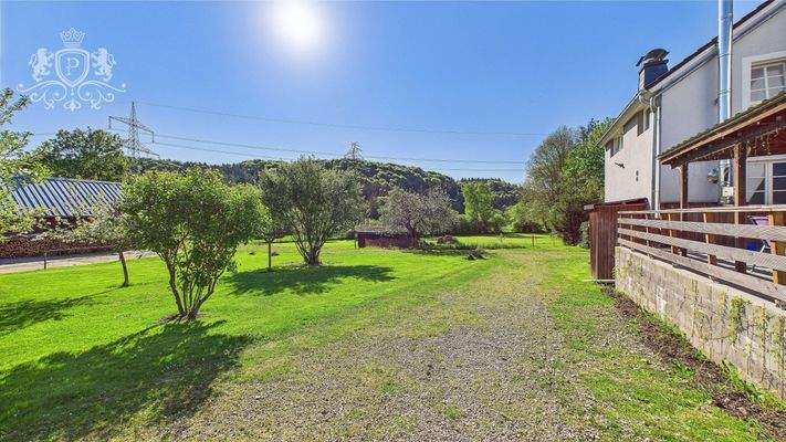 Weitläufige Außenanlage