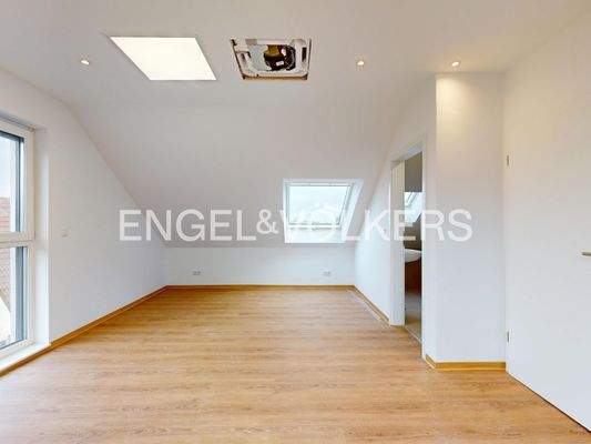 lichtdurchflutetes Zimmer im DG ..