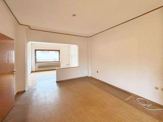 Wohnbereich mit Zugang zur Terrasse und Garten Erdgeschoss