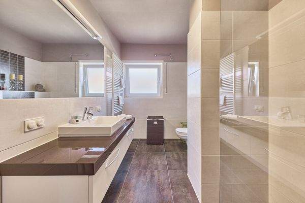 Renoviertes Tageslichtbad Erdgeschoss