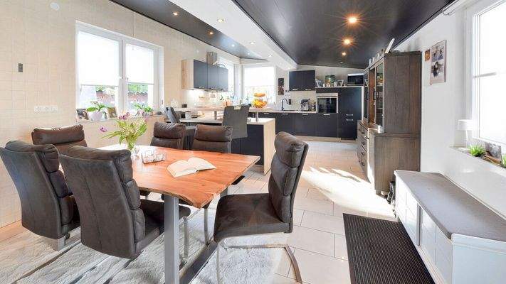 Küche mit Essbereich