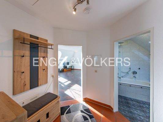 Eingangsbereich mit Zugang zum Dachboden